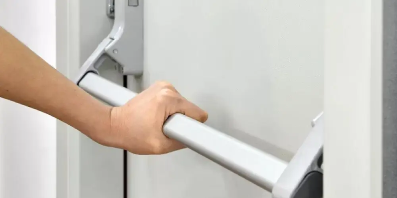 Требования к противопожарным дверям на путях эвакуации