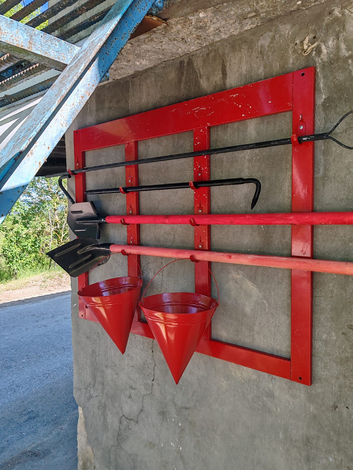 Пожарный щит открытый ЩПО укопмлектованный